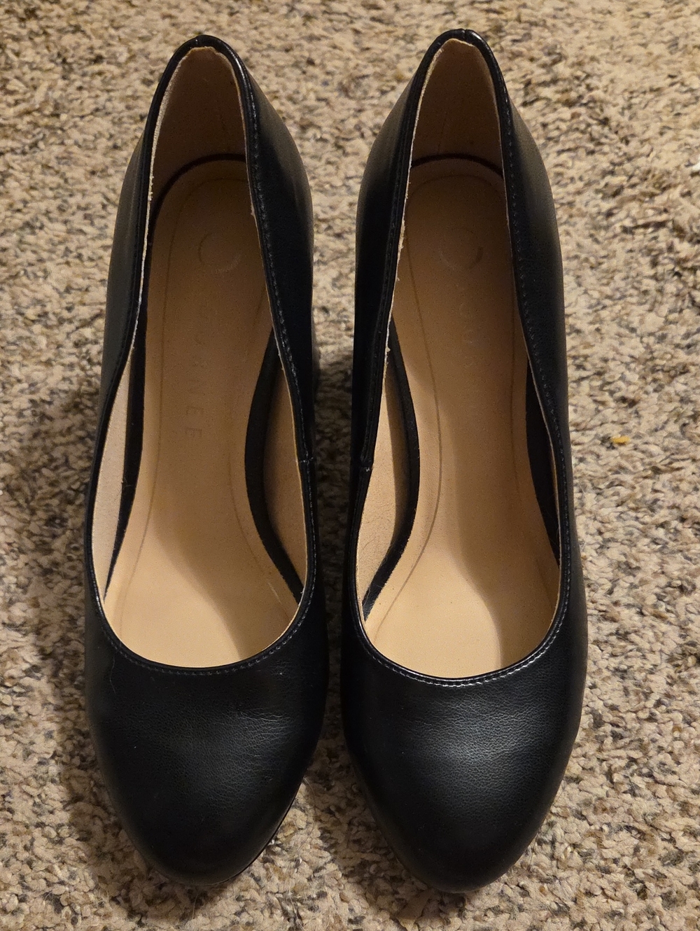 Journee Collection Black Round-Toe Mid Heel Pumps
